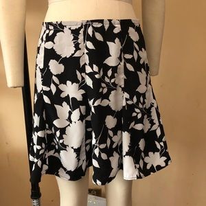 Navy & White Banana Republic Floral Skirt Size 4